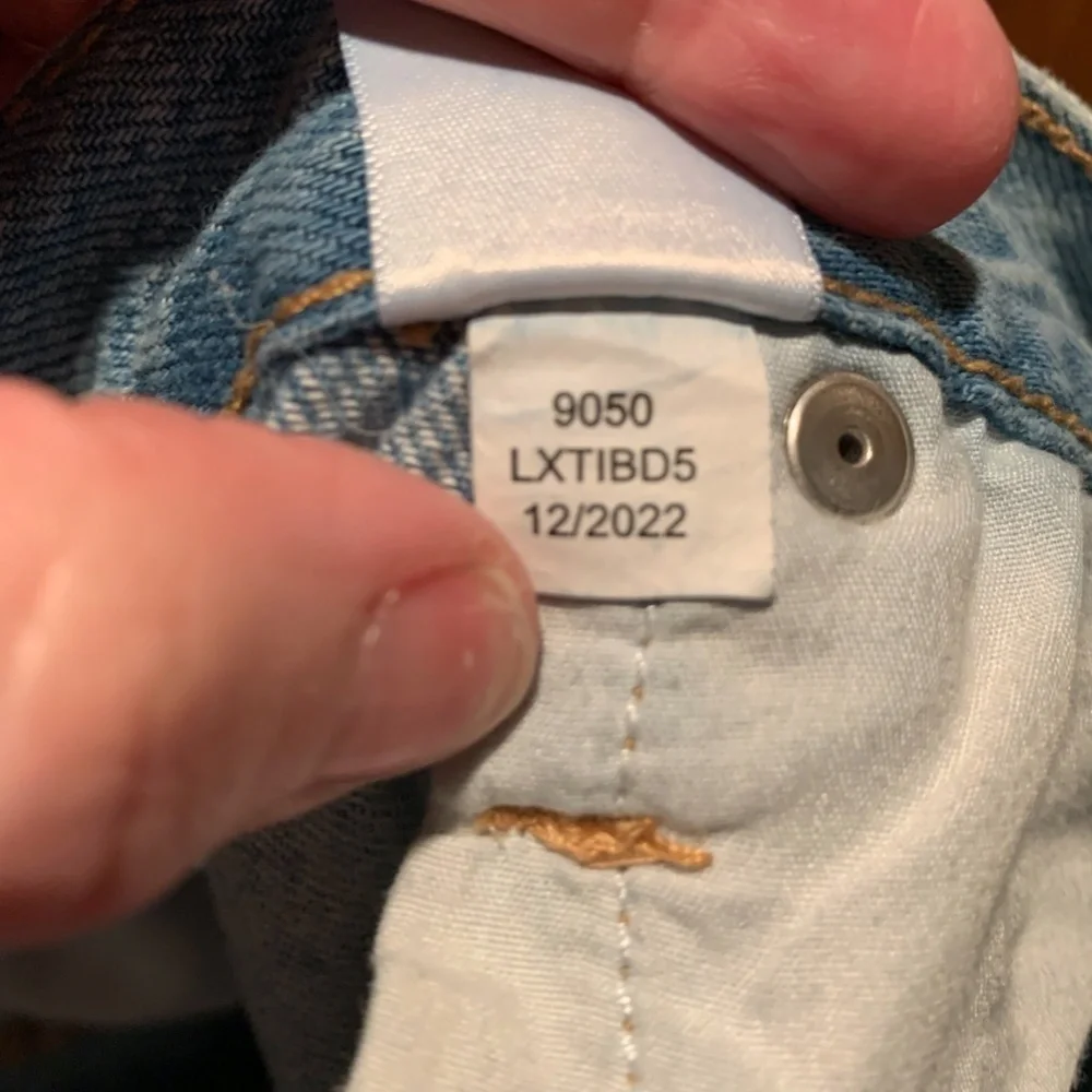 Aeropostale distressed mom